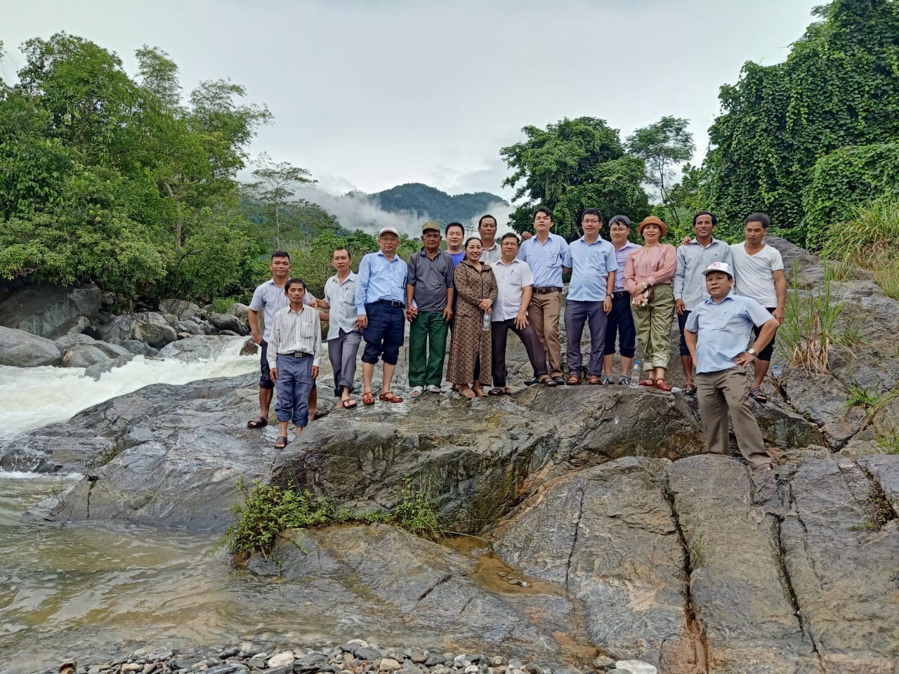 Lãnh đạo UBND huyện kiểm tra hiện trạng hệ thống cấp nước sinh hoạt tại thôn Mang Đen và vị trí dự kiến Quy hoạch cụm Công nghiệp Ba Vì