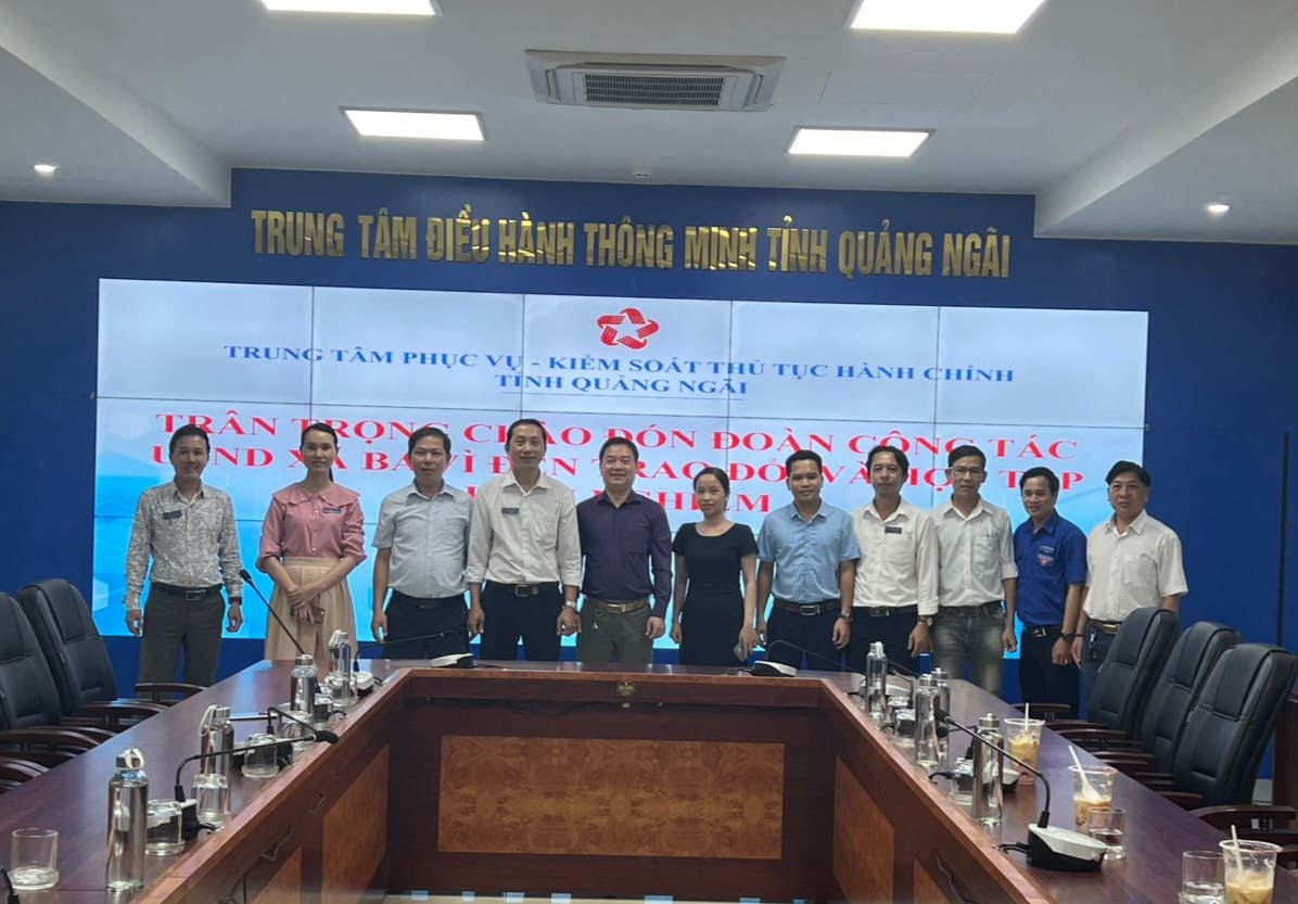 Bộ phận một cửa UBND xã Ba Vì, huyện Ba Tơ tổ chức nghiên cứu thực tế, học tập kinh nghiệm tại Trung tâm Phục vụ - Kiểm soát thủ tục hành chính tỉnh Quảng Ngãi