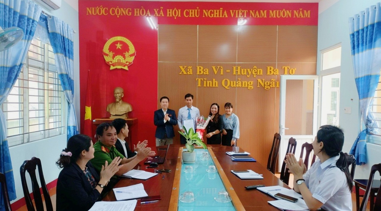 Đảng ủy xã Ba Vì công bố Quyết định chỉ định ủy viên Ban Chấp hành Đảng bộ khóa XIX, nhiệm kỳ 2020-2025